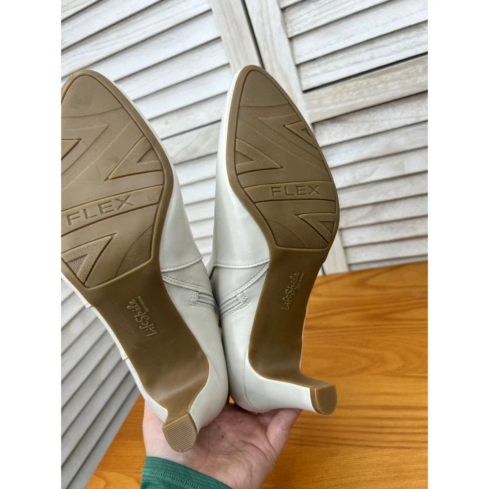 NEW Lifestride Ankle Boots Size 10 Ivory White Sleek Heeled Booties NWOT